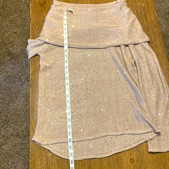 New Rose Gold Sequin Off Shoulder Eye Catching Sweater Medium - Picture 6 of 10